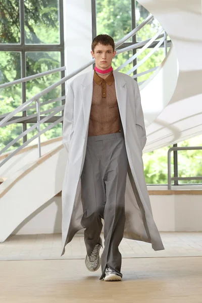 Look 37